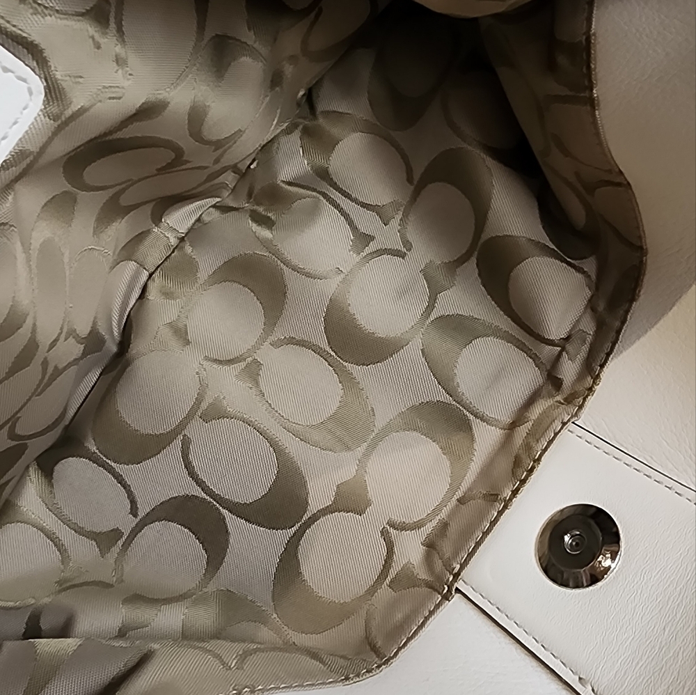 Vintage Coach Soho Flap - Picture 3 of 17